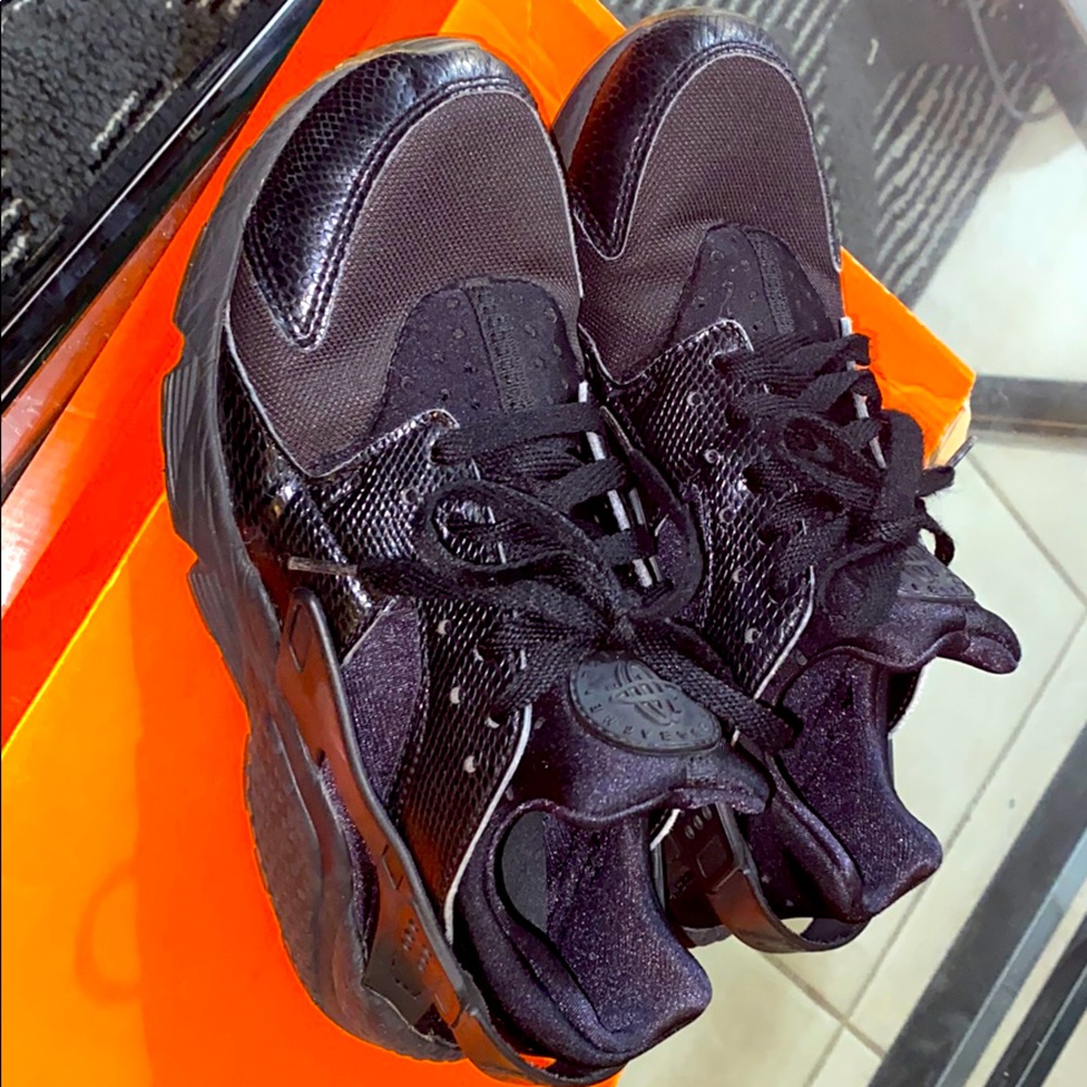 NIKE HUARACHE